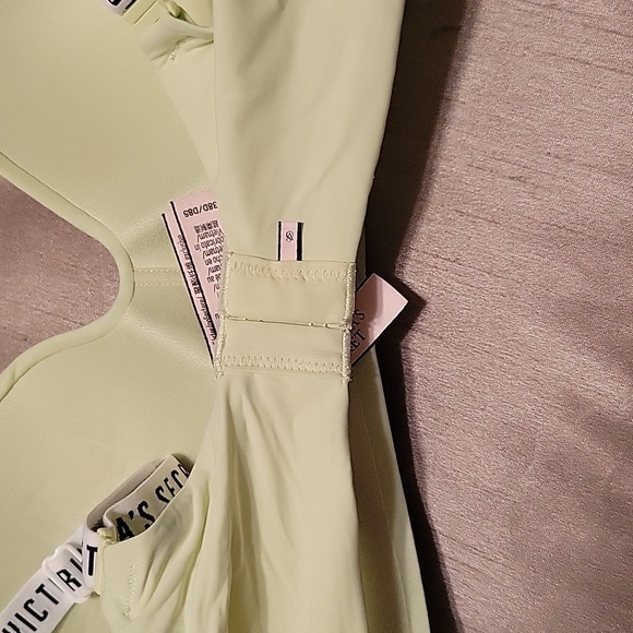 Victoria's Secret Tshirt lightly lined wireless bra - Picture 4 of 4